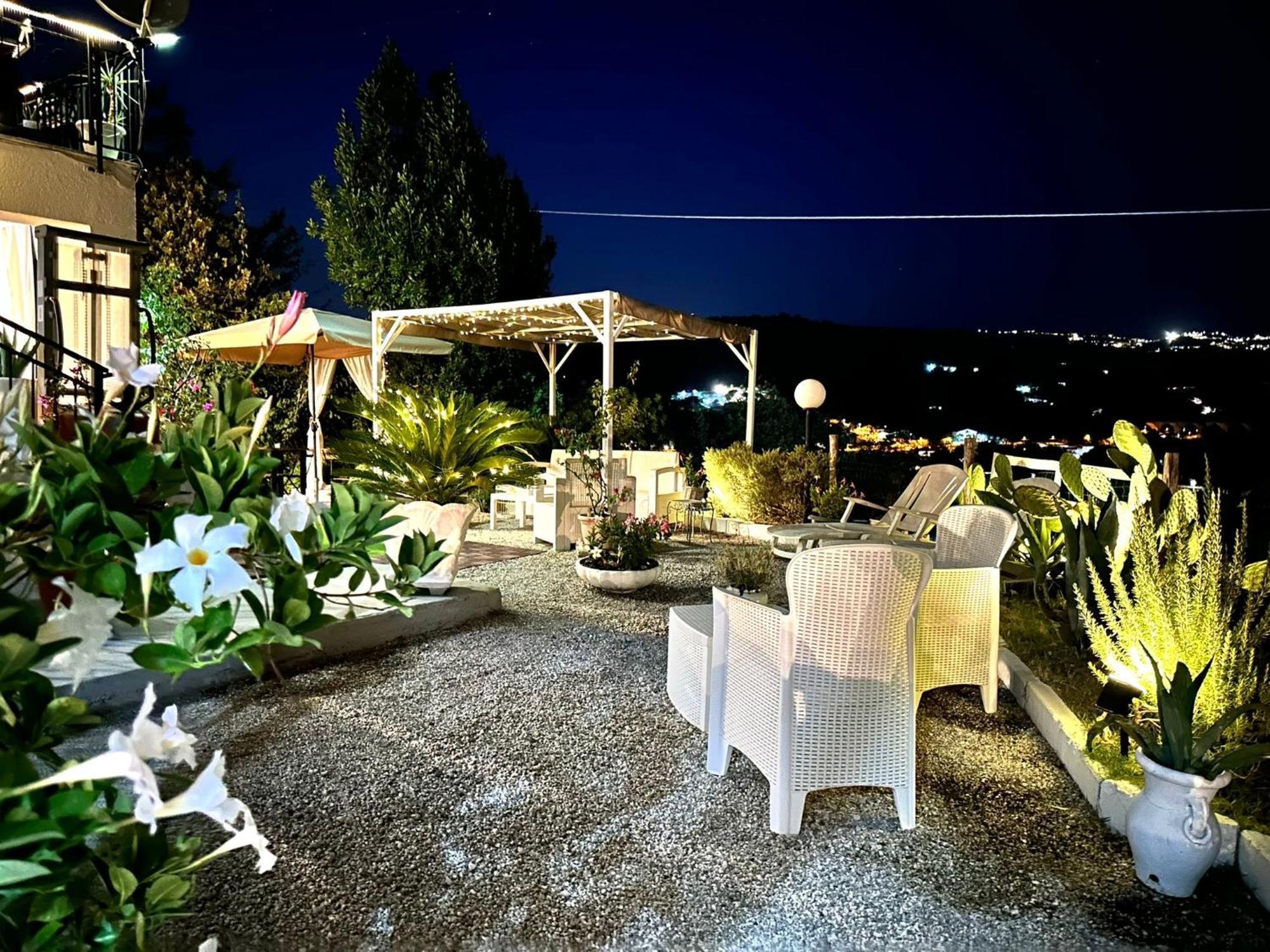 Villa Rosa อากรอโปลี ภายนอก รูปภาพ